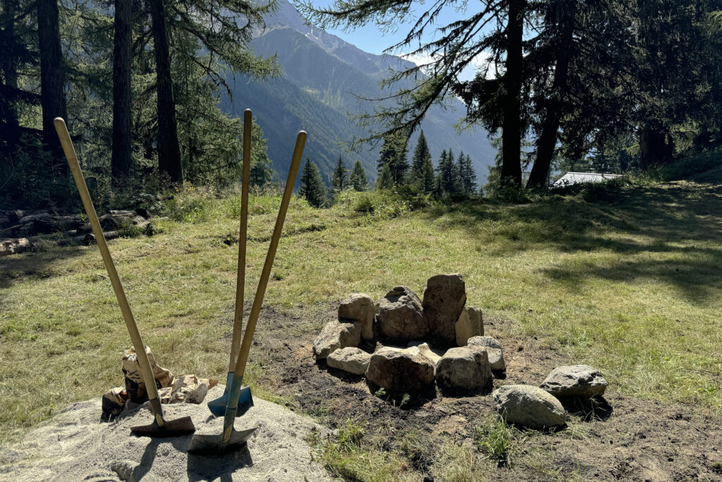 Feuer und Fernsicht: Hier entsteht ein Platz für alle Sinne.
