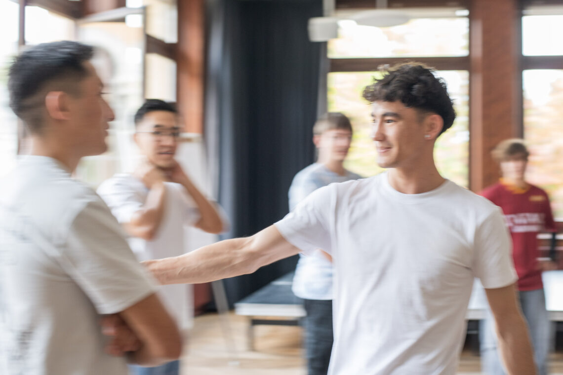 Auftreten üben, Mut finden, weitergehen: Theater- und Auftrittskompetenz